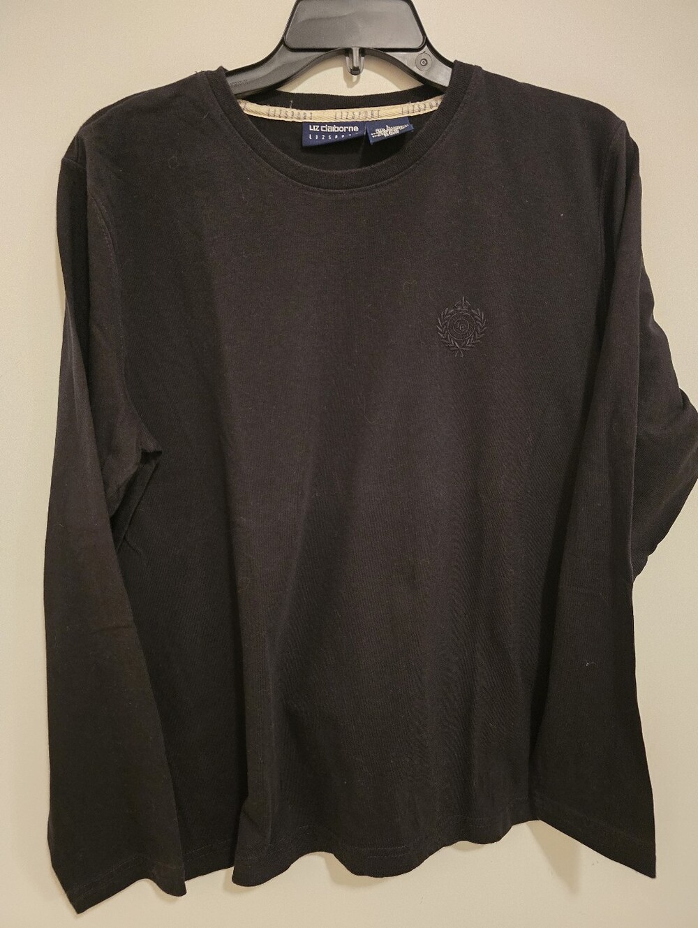 Liz Claiborne Black Women’s Long-Sleeve Crew Neck Tee